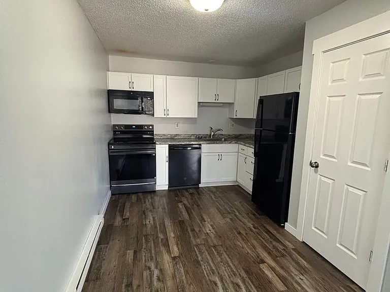 828 Gould St — Photo 1