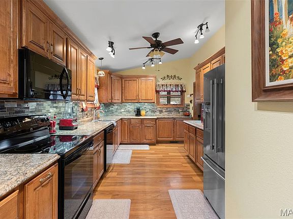 3rd image of 1641 Lake Shore Dr