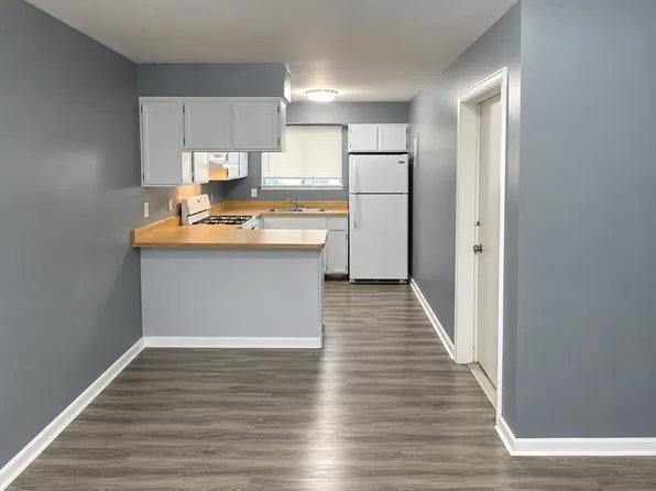 443 E 192nd St APT 2E, Glenwood, IL 60425