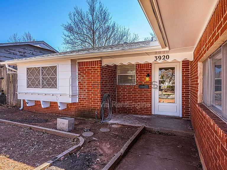 3920 Dentwood Ter — Photo 2