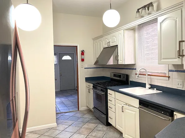 284 Magnolia Avenue image 5 of 23