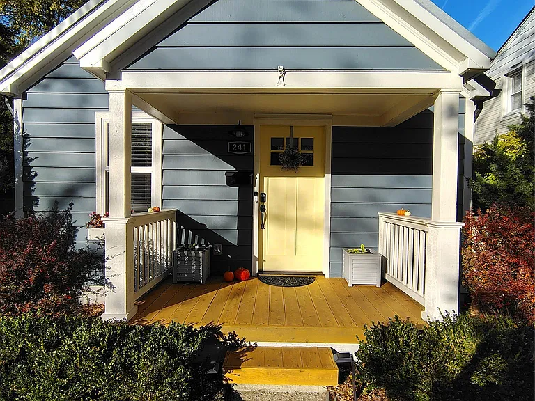 241 N Helen Ave — Photo 1