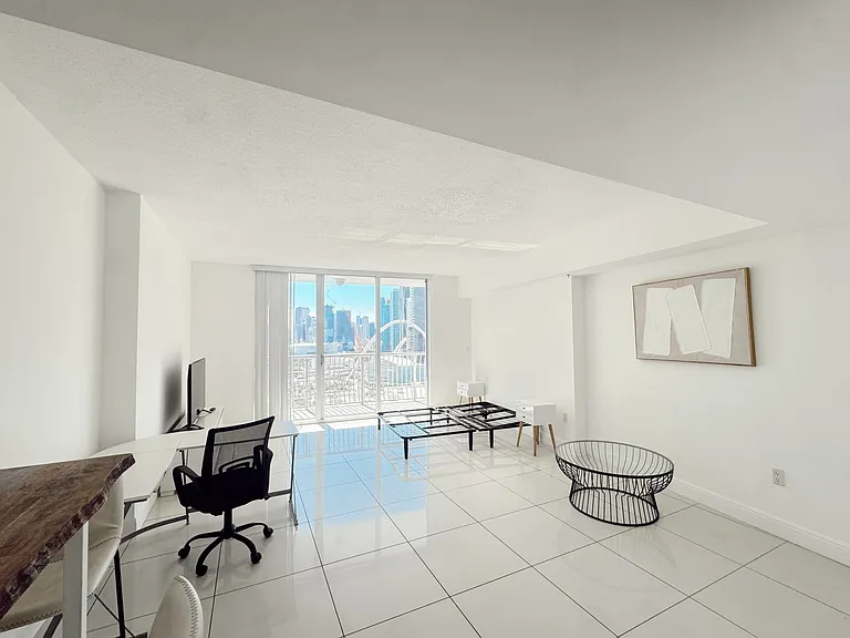 1750 N Bayshore Dr #2708 — Photo 3