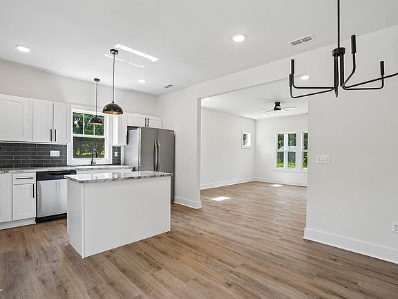 5th image of 739 Rogers Rd