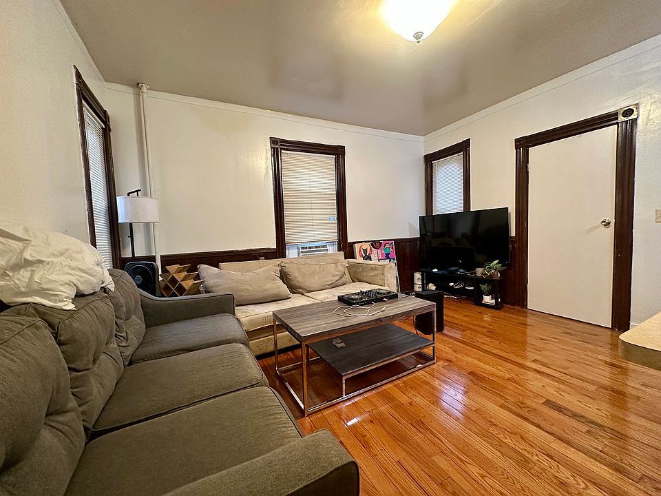 1st image of 30 Ashford St #1
