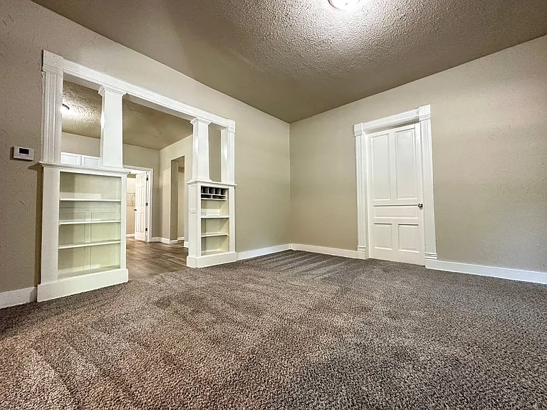 803 E Court Ave — Photo 9