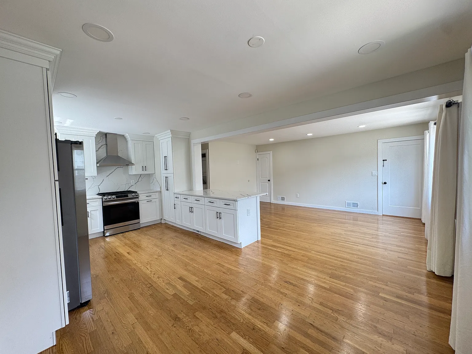 3 bed, $3,500 — Photo 4