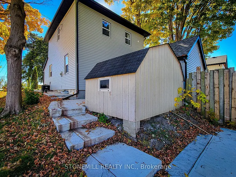 727 College Ave — Photo 17