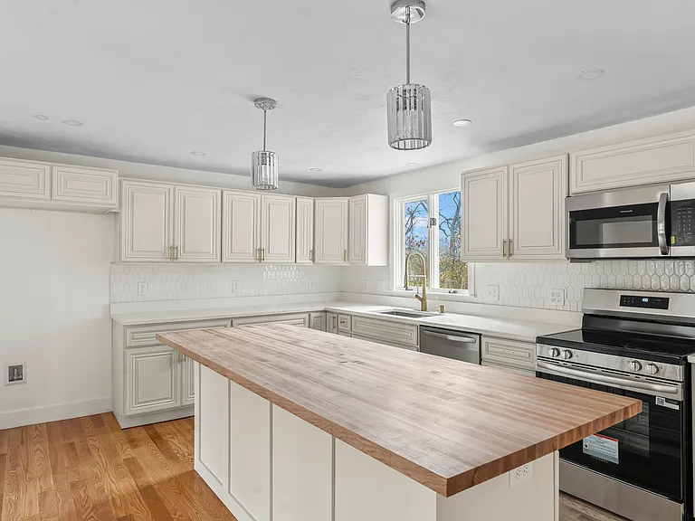 32 Laurel Ln — Photo 8