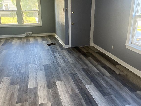 Living Room/Entry