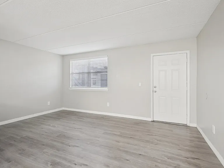 Serenity Lake Apartments — Photo 33