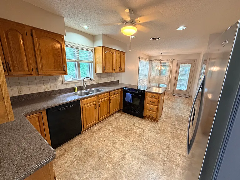 106 Fairhaven Dr — Photo 4