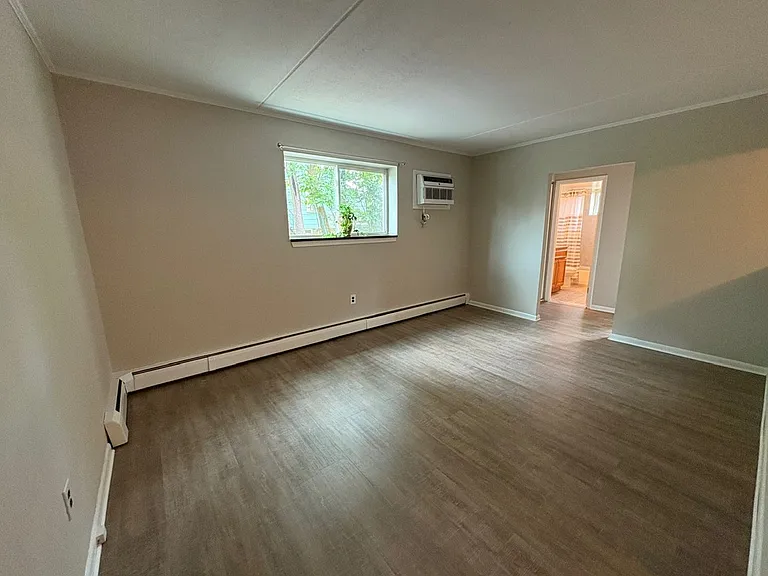 204 E Chester Pike — Photo 12