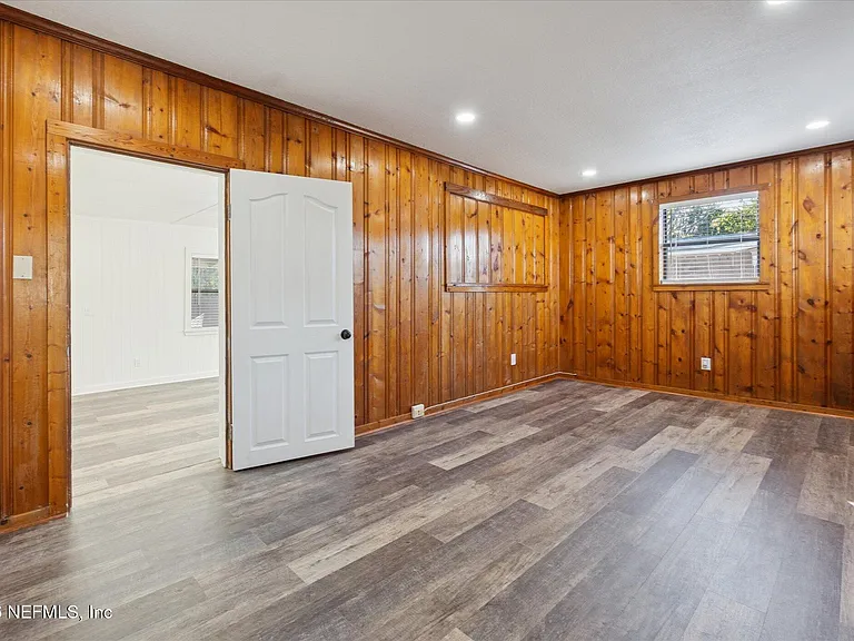 863 Westgate Dr — Photo 15