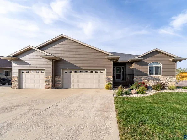 404 W 12th St, Dell Rapids, SD 57022