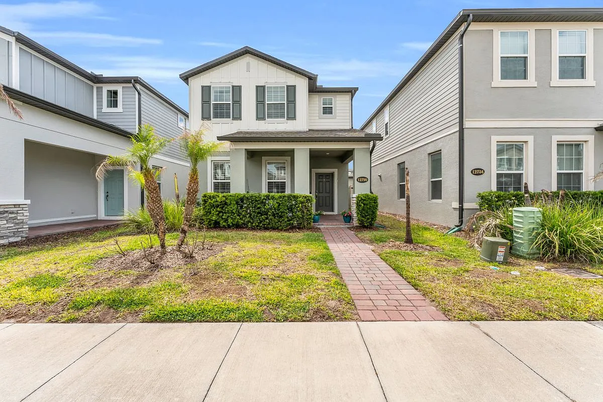 3 bed, 3.0 bath, 2322 sqft, $3,200 — Photo 1