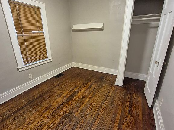 4th image of 32 Laburnam Cres #A