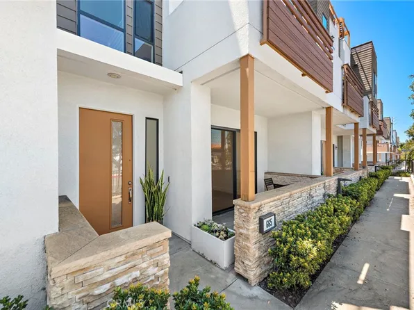 665 W 17th St, Costa Mesa, CA 92627