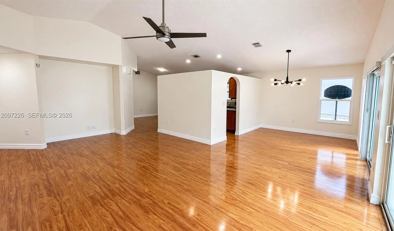 3 bed, 1577 sqft, $4,700 — Photo 4