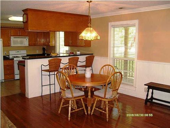 3rd image of 213 Graceland Dr