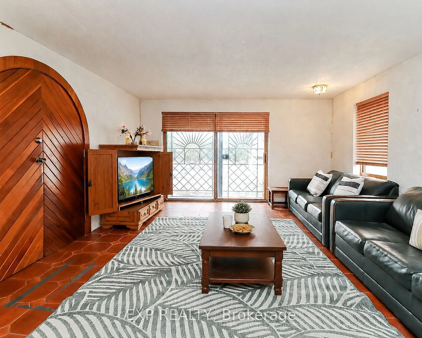 2 bed, $4,000 — Photo 2