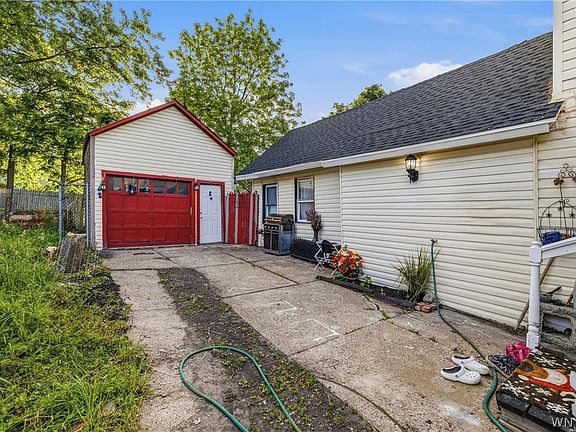 5th image of 96 Detroit St