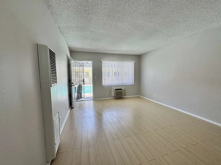 731 N Azusa Ave — Photo 5