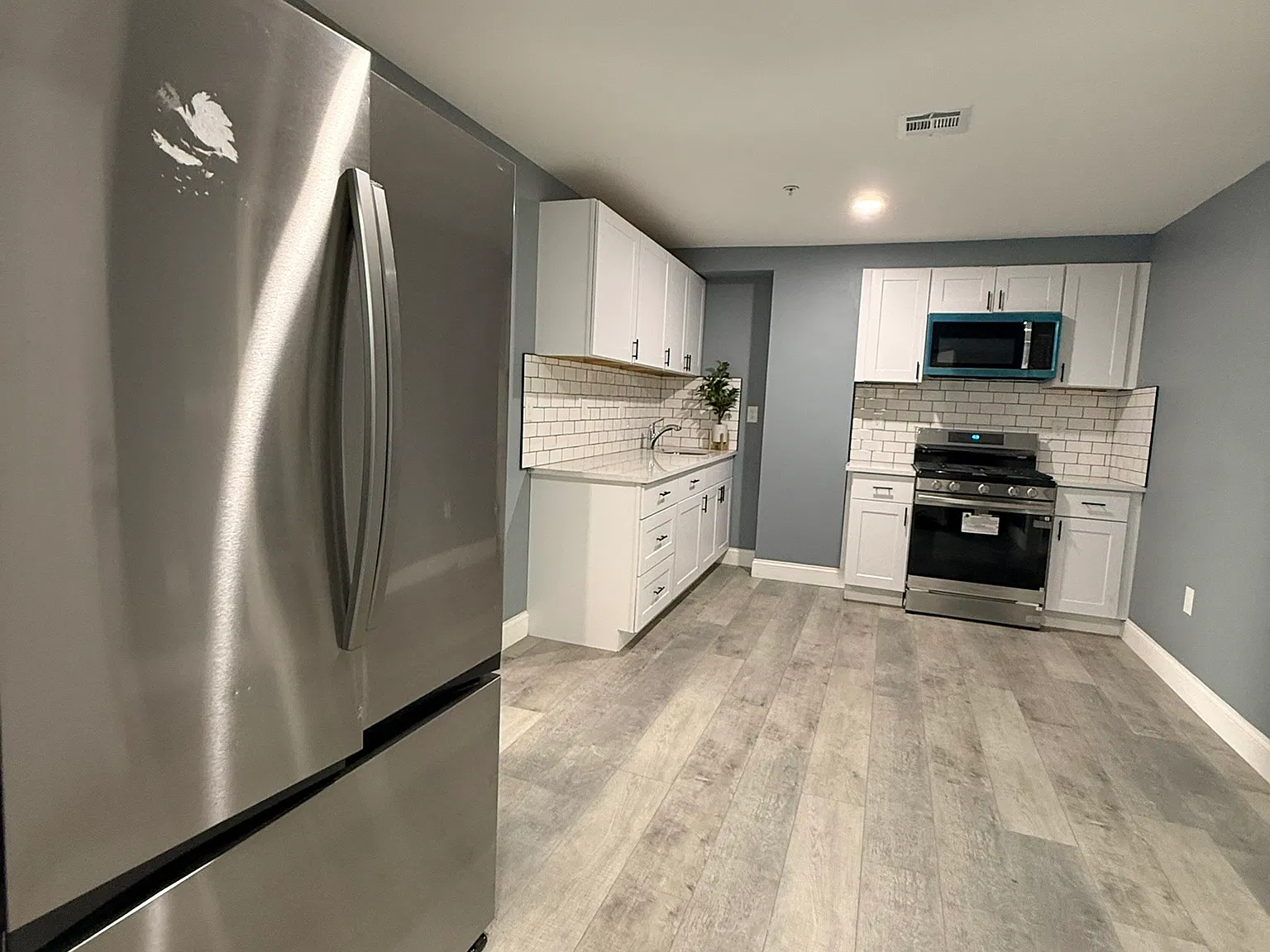 4 bed, 1200 sqft, $3,300 — Photo 1