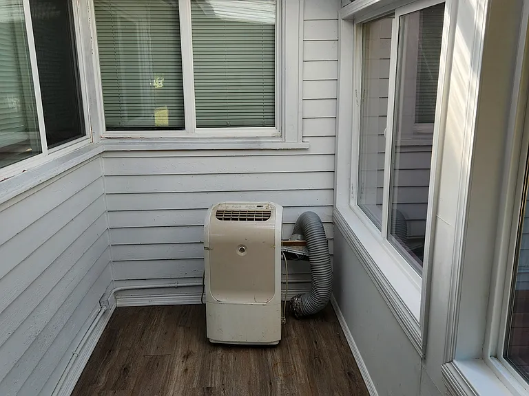 15212 Washington Ave SW — Photo 11