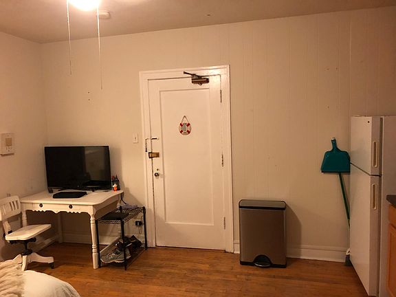 2nd image of 2129-2129 N Dayton St #240