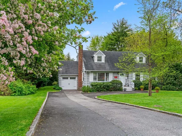 9 Wood Lane, Locust Valley, NY 11560