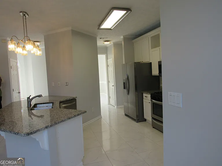 305 Sunderland Cir — Photo 8