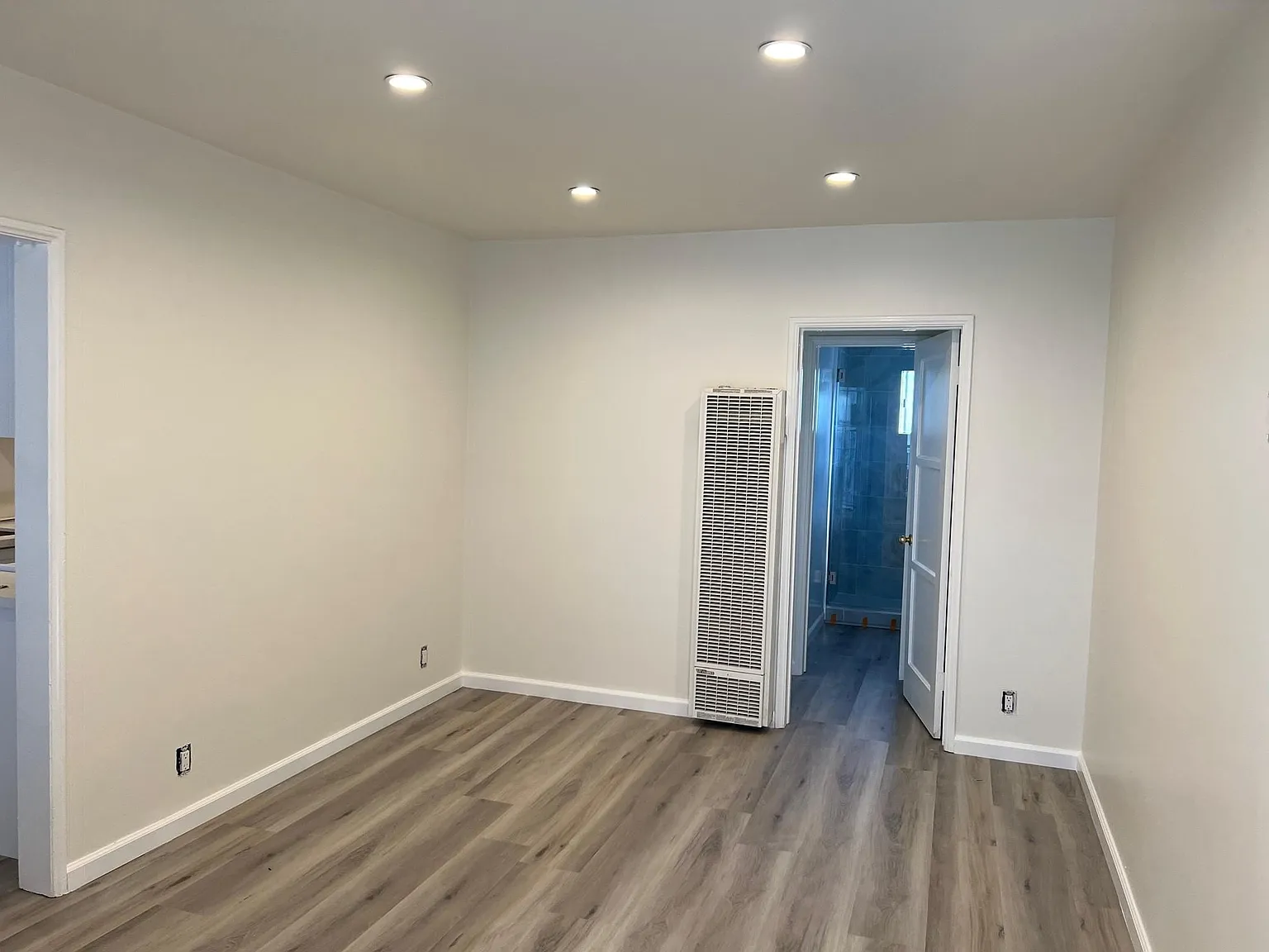 15155 Dickens St — Photo 4