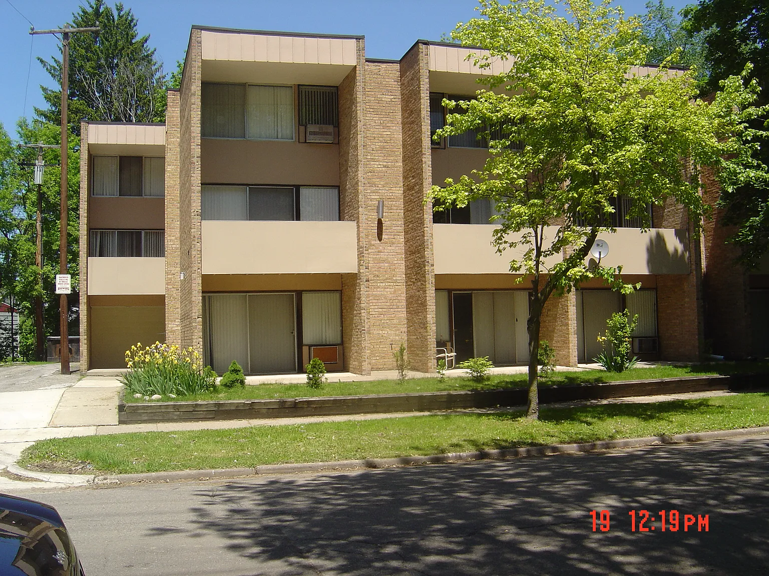 2 bed, 750 sqft, $1,690 — Photo 2