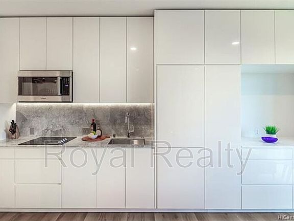 4th image of 987 Queen St #327