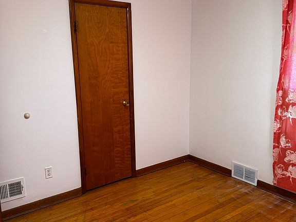 3rd image of 712 Redbud Dr #2