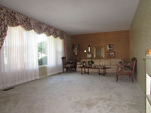 4th image of 603 W Park Dr