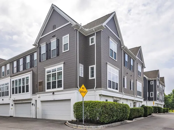 325 Parade St, Cranberry Township, PA 16066