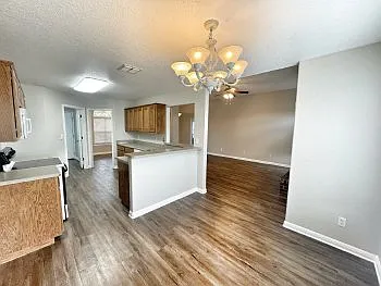521 Woodlake Dr — Photo 10