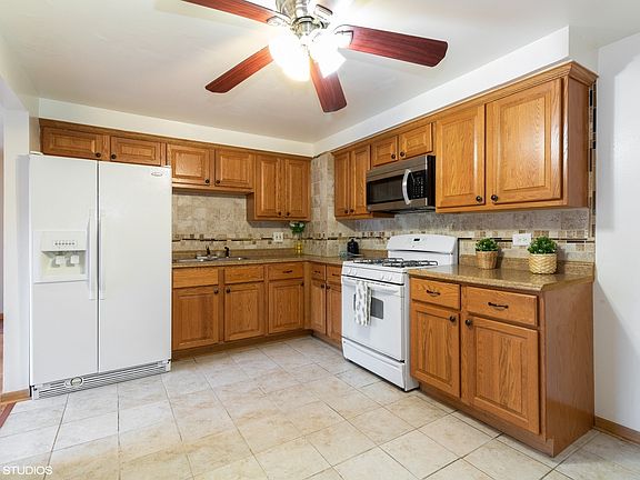 4th image of 7430 W 111th St APT 712