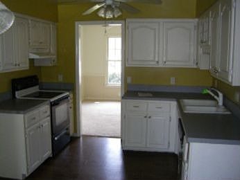 4th image of 1600 Douglas Ct