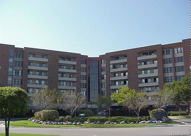 2nd image of 3509 Country Club Dr