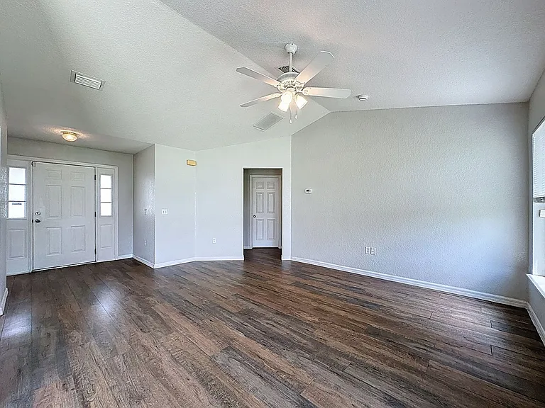 424 Danube Way — Photo 7