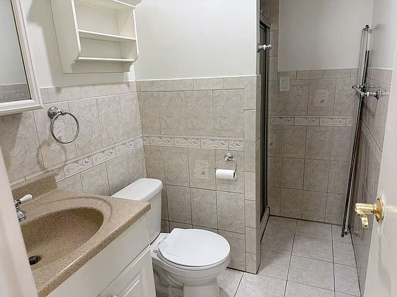 5th image of 76 Graham Ave Floor 2