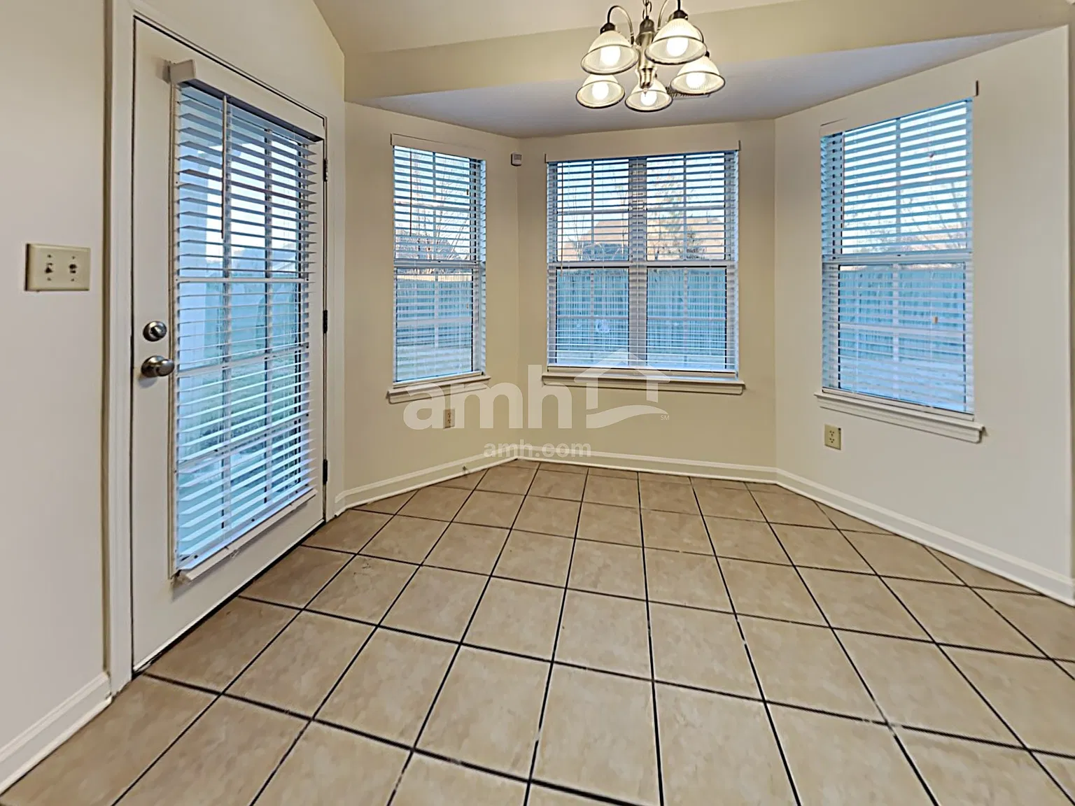 3 bed, 2.0 bath, 1450 sqft, $1,905 — Photo 4