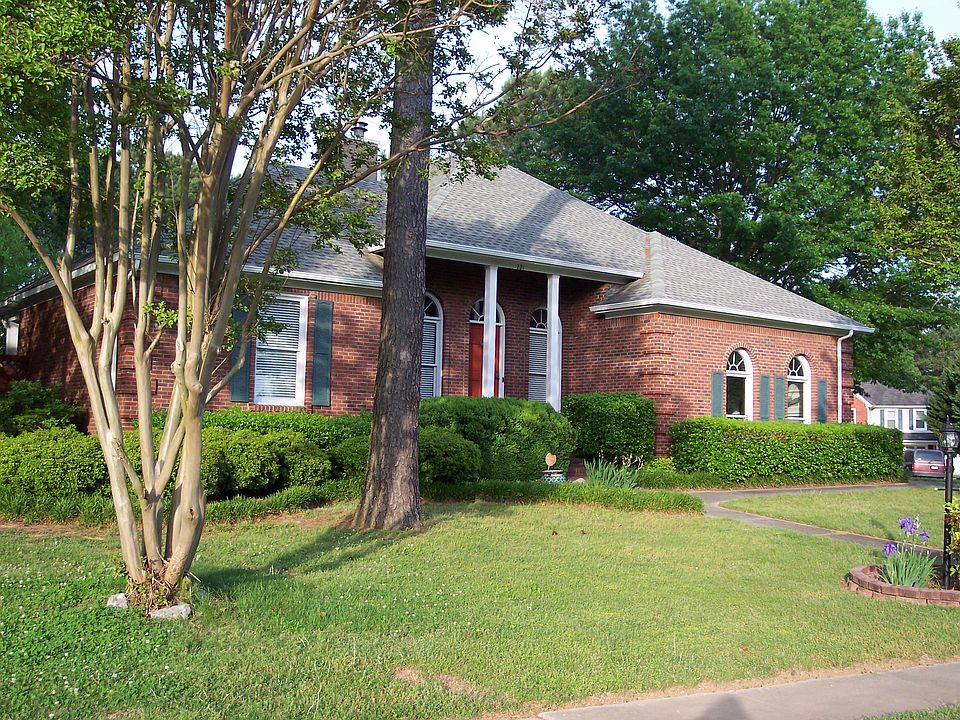 1st image of 221 Chesapeake Blvd