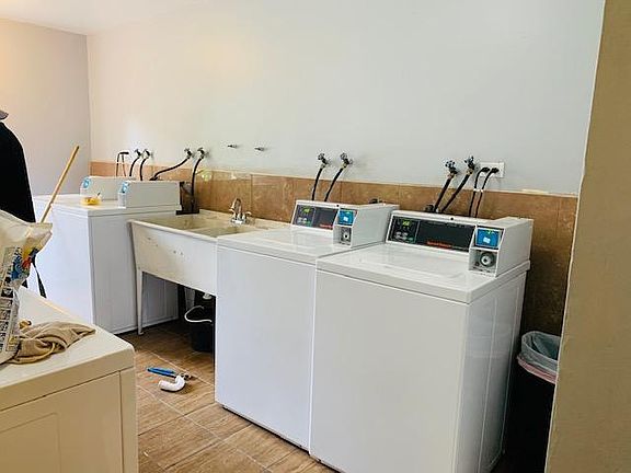 5th image of 555 Deepwoods Dr APT 1I