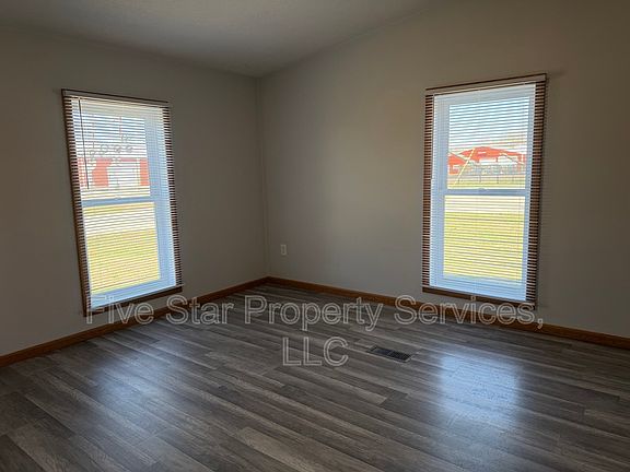 3rd image of 101 S Kennedy Ave