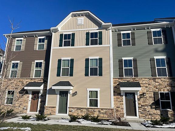 2nd image of 17 Wentworth Ln