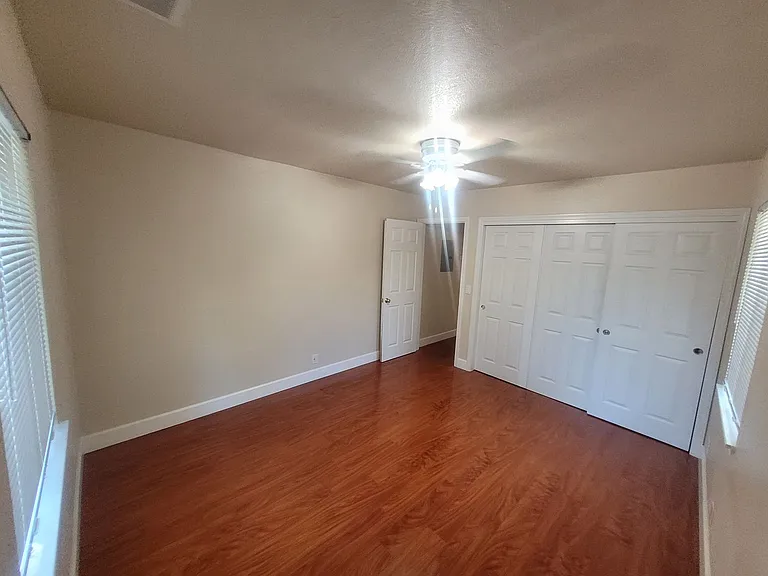 1908 Hackett Ave — Photo 15